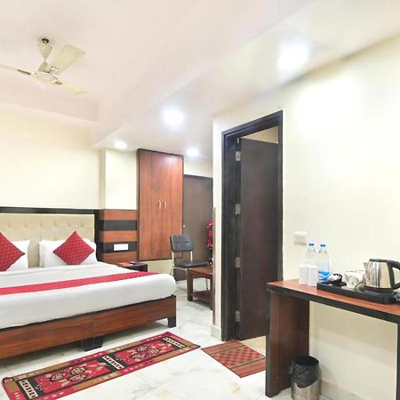 Hotel Emporio View - New Delhi Railway Station - Paharganj Bagian luar foto