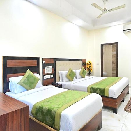 Hotel Emporio View - New Delhi Railway Station - Paharganj Bagian luar foto