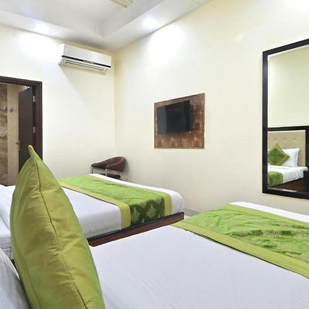 Hotel Emporio View - New Delhi Railway Station - Paharganj Bagian luar foto