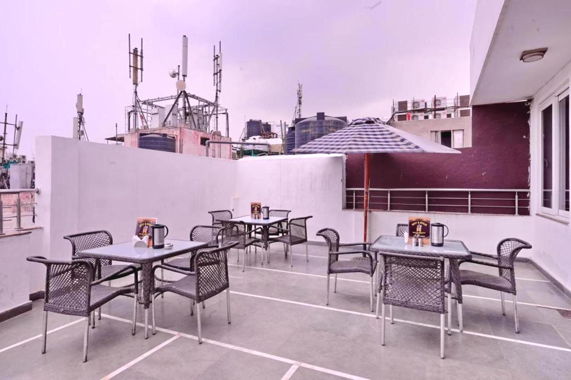 Hotel Emporio View - New Delhi Railway Station - Paharganj Bagian luar foto