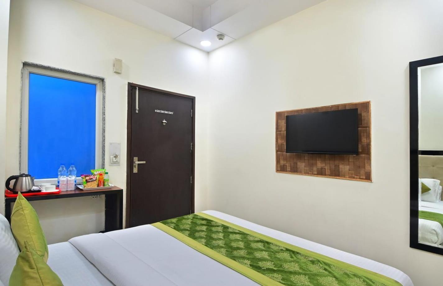 Hotel Emporio View - New Delhi Railway Station - Paharganj Bagian luar foto