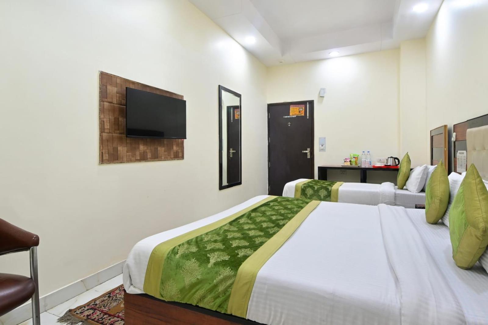 Hotel Emporio View - New Delhi Railway Station - Paharganj Bagian luar foto