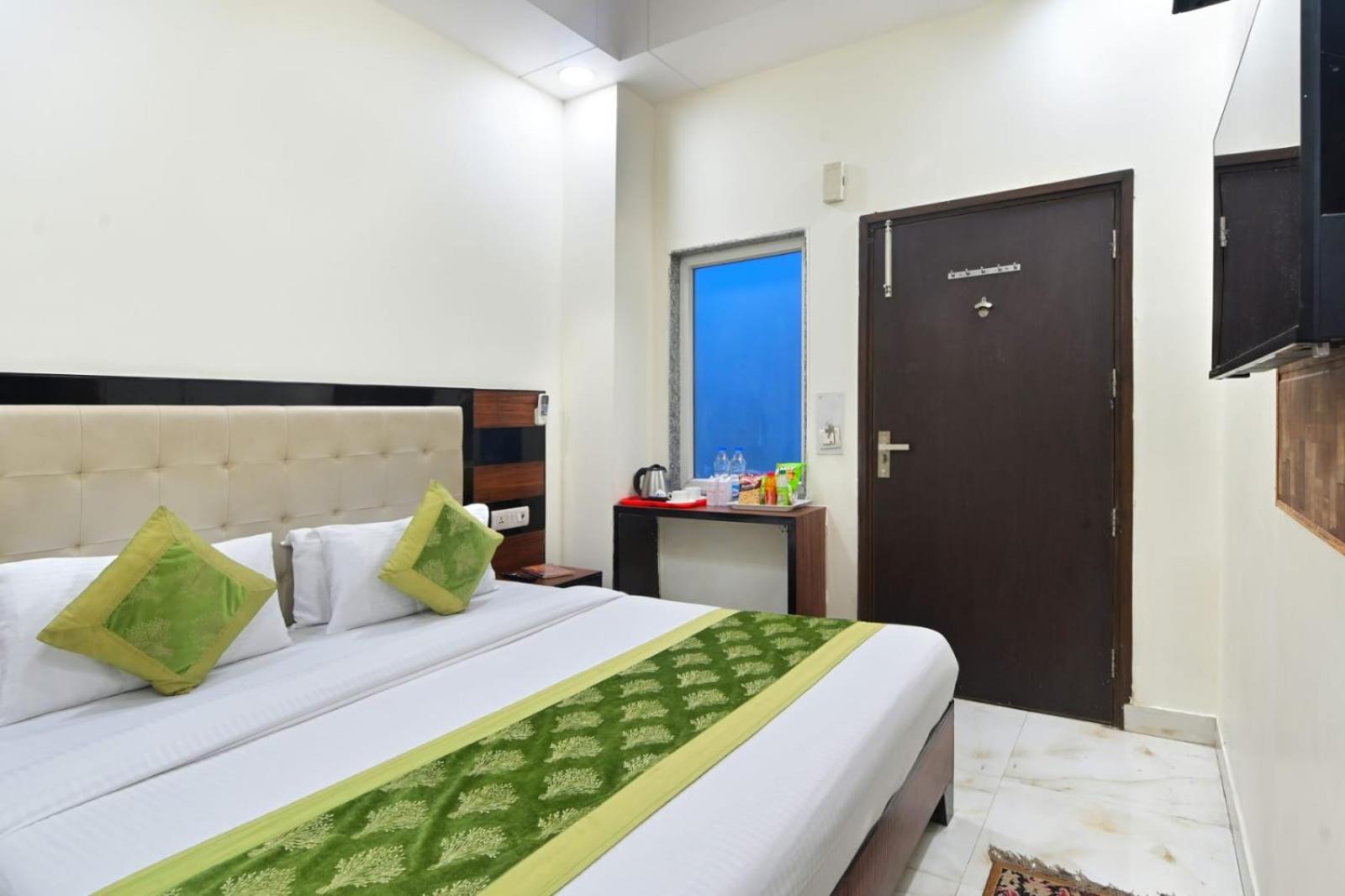Hotel Emporio View - New Delhi Railway Station - Paharganj Bagian luar foto