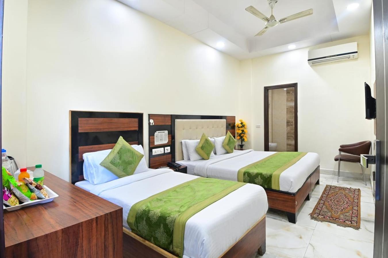 Hotel Emporio View - New Delhi Railway Station - Paharganj Bagian luar foto