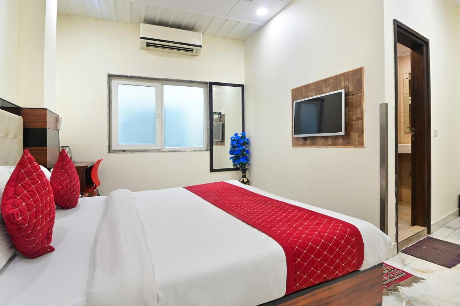 Hotel Emporio View - New Delhi Railway Station - Paharganj Bagian luar foto