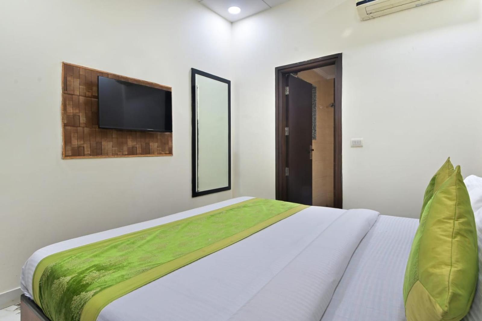 Hotel Emporio View - New Delhi Railway Station - Paharganj Bagian luar foto