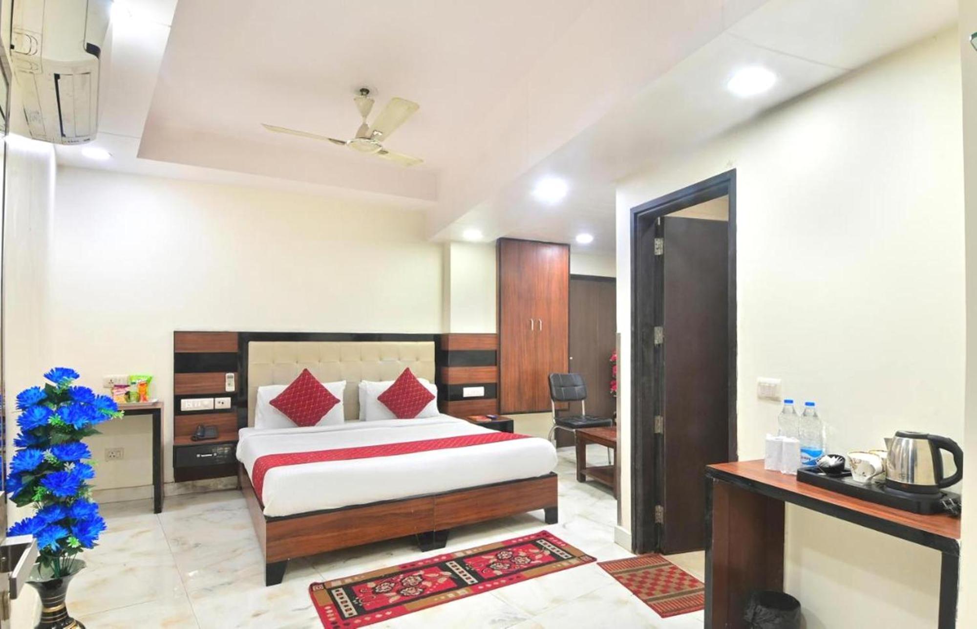 Hotel Emporio View - New Delhi Railway Station - Paharganj Bagian luar foto
