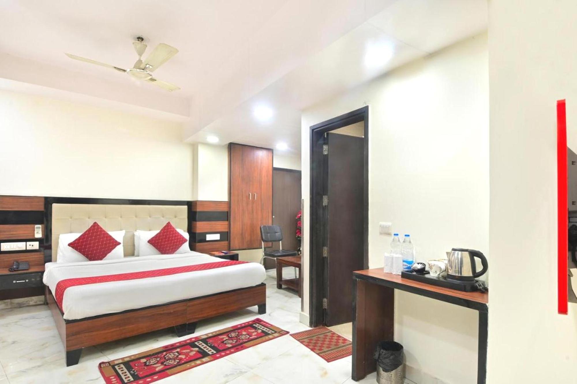 Hotel Emporio View - New Delhi Railway Station - Paharganj Bagian luar foto