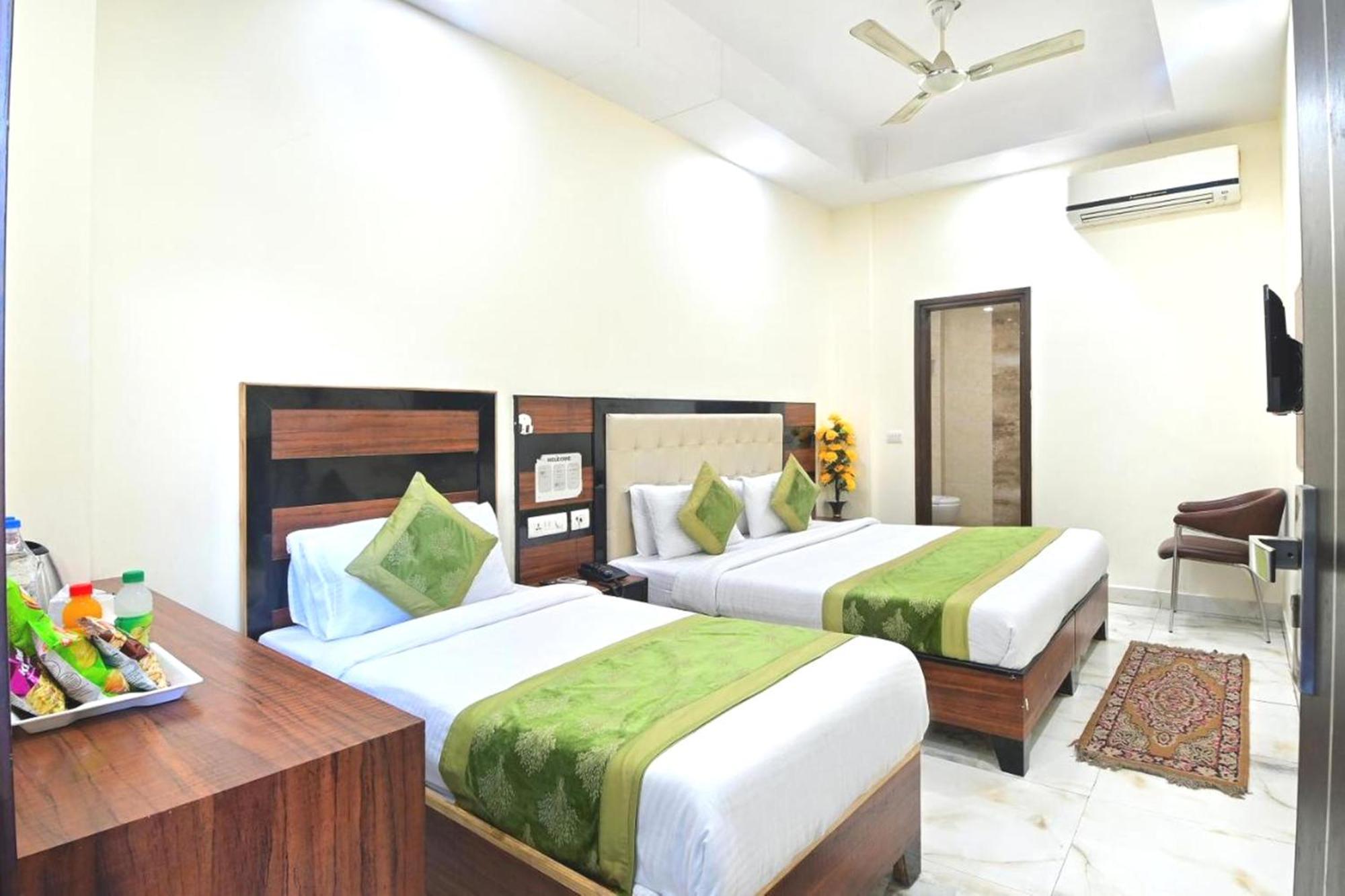 Hotel Emporio View - New Delhi Railway Station - Paharganj Bagian luar foto