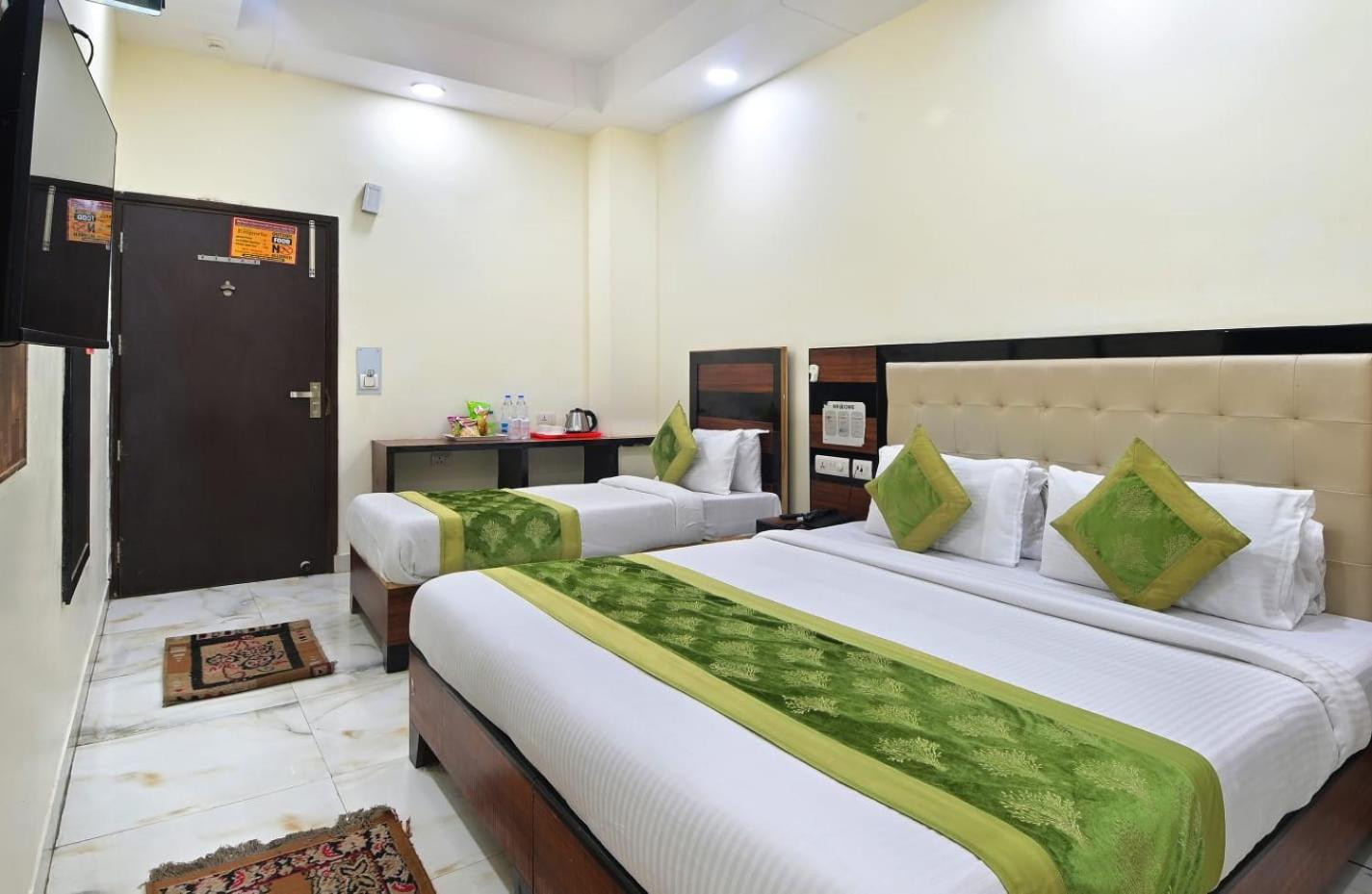 Hotel Emporio View - New Delhi Railway Station - Paharganj Bagian luar foto