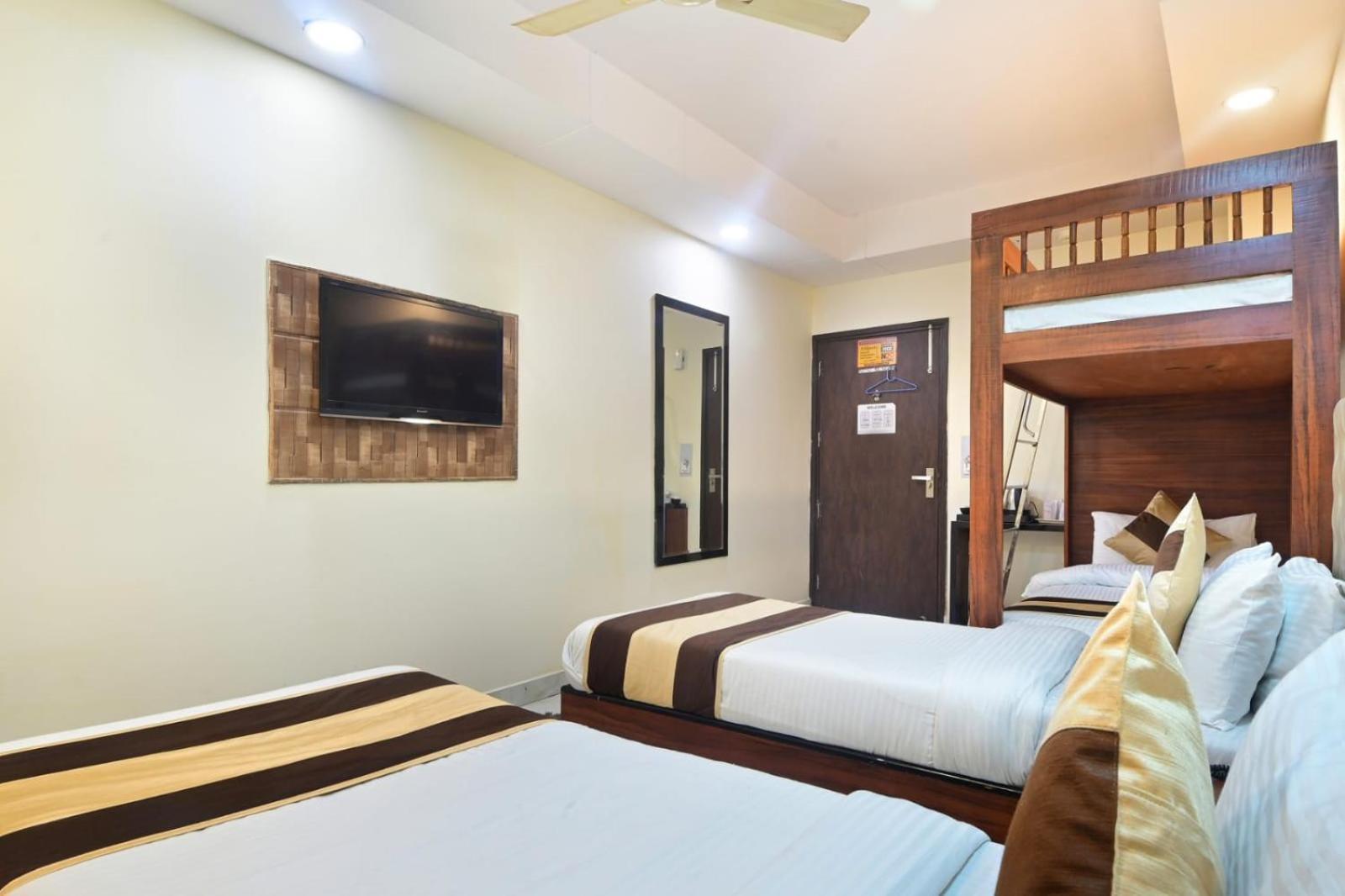 Hotel Emporio View - New Delhi Railway Station - Paharganj Bagian luar foto