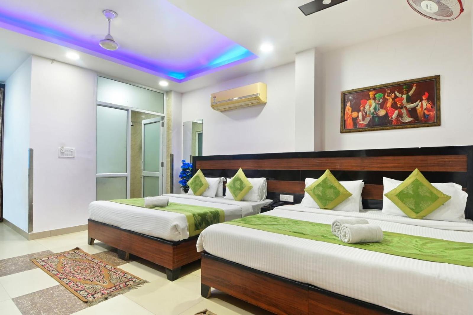 Hotel Emporio View - New Delhi Railway Station - Paharganj Bagian luar foto