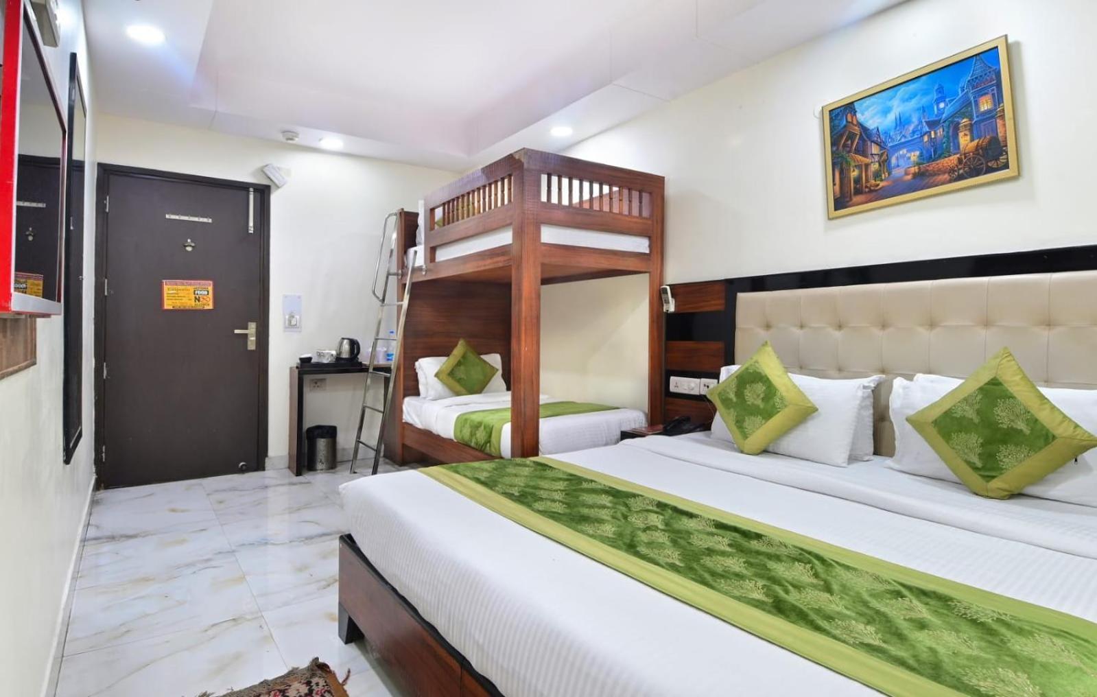 Hotel Emporio View - New Delhi Railway Station - Paharganj Bagian luar foto