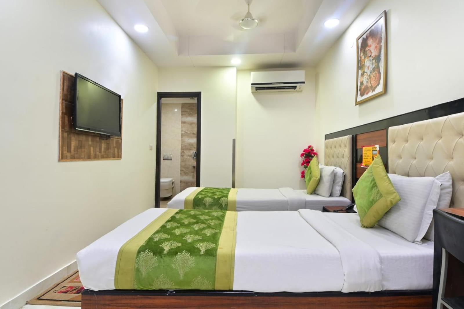 Hotel Emporio View - New Delhi Railway Station - Paharganj Bagian luar foto
