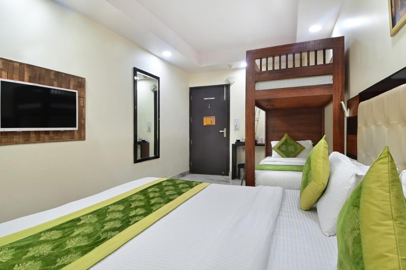 Hotel Emporio View - New Delhi Railway Station - Paharganj Bagian luar foto