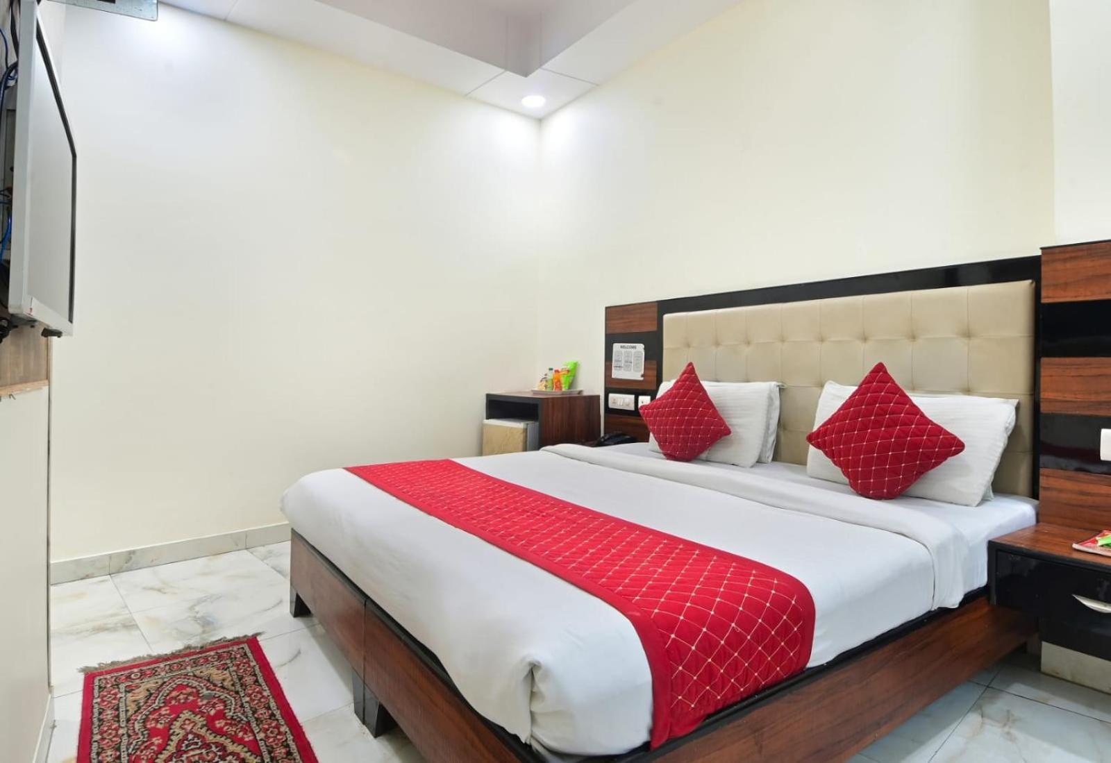 Hotel Emporio View - New Delhi Railway Station - Paharganj Bagian luar foto