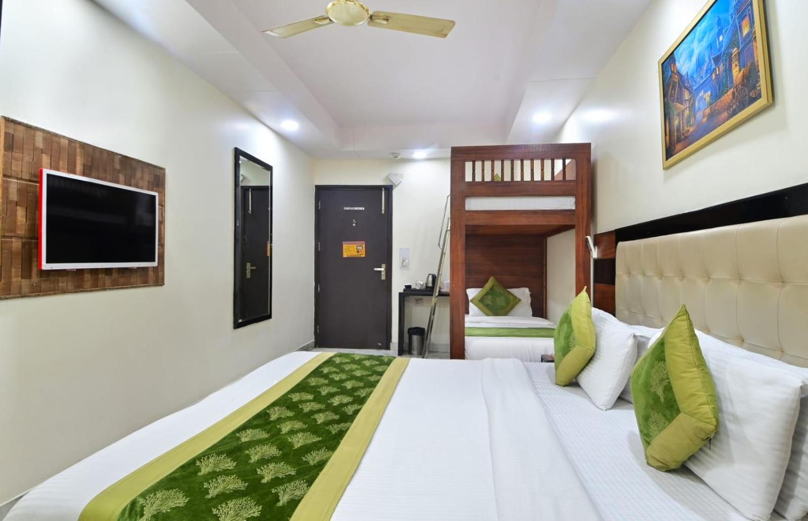 Hotel Emporio View - New Delhi Railway Station - Paharganj Bagian luar foto